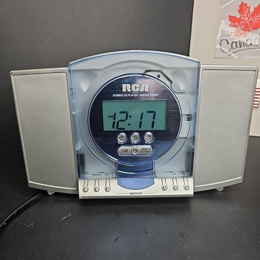 RCA Stereo CD Player Digital AM/FM Tuning Clock Radio RP3755 VTG CD Doesn't Spin